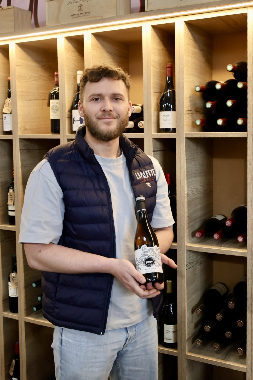 Romain<br />
sélection des vins à la palette des vins et logistique
